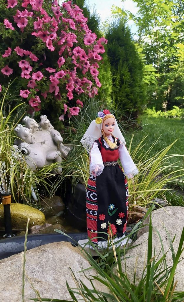 Кукли в народни носии - ЕтноАрт Студио - Жена в носия с престилка