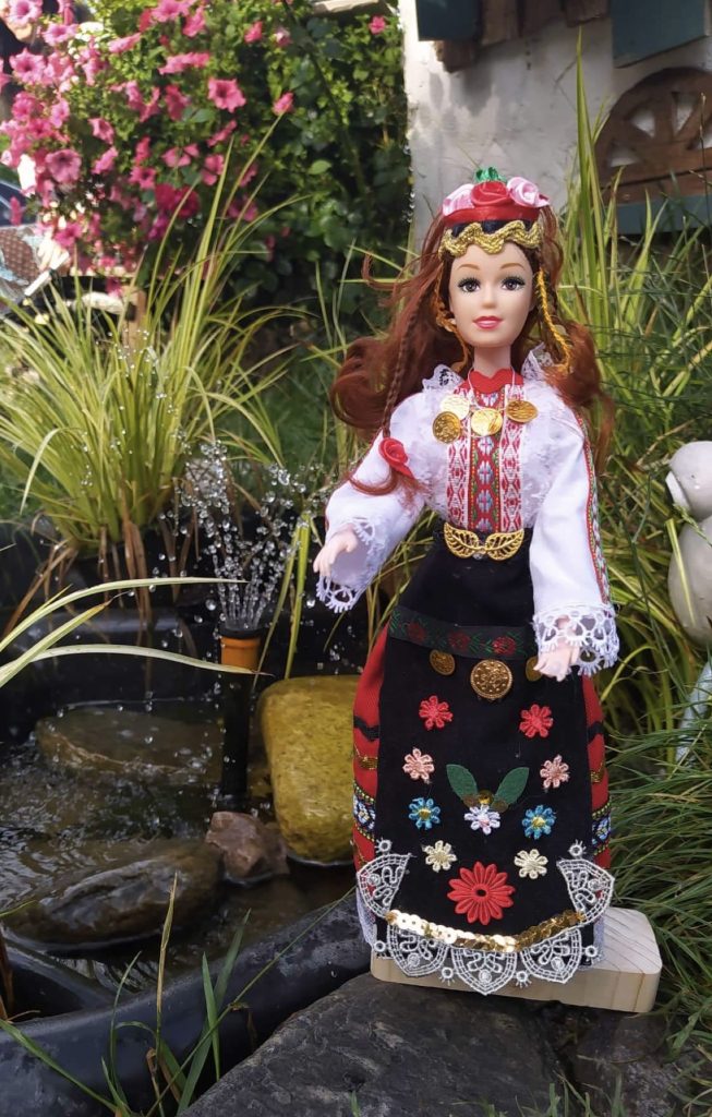 Кукли в народни носии - ЕтноАрт Студио - Жена с кафява коса