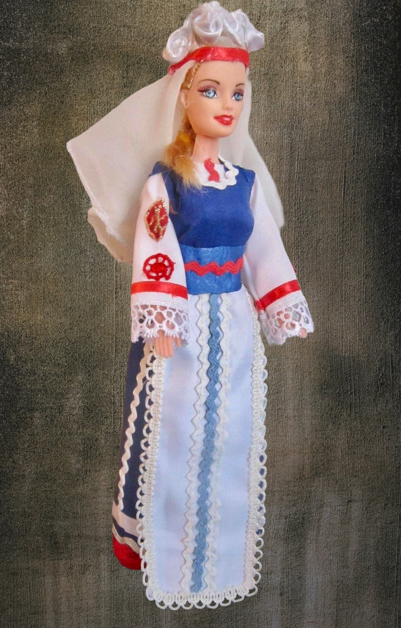 Кукли в народни носии - жена